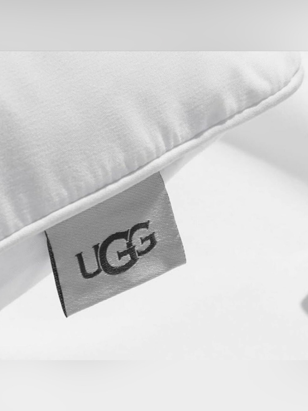 UGG White Down Alternative Pillow - Cooling Technology for Hot Sleepers is NWT